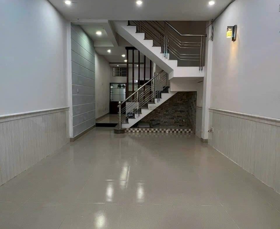 nhà mặt tiền khu tên lửa