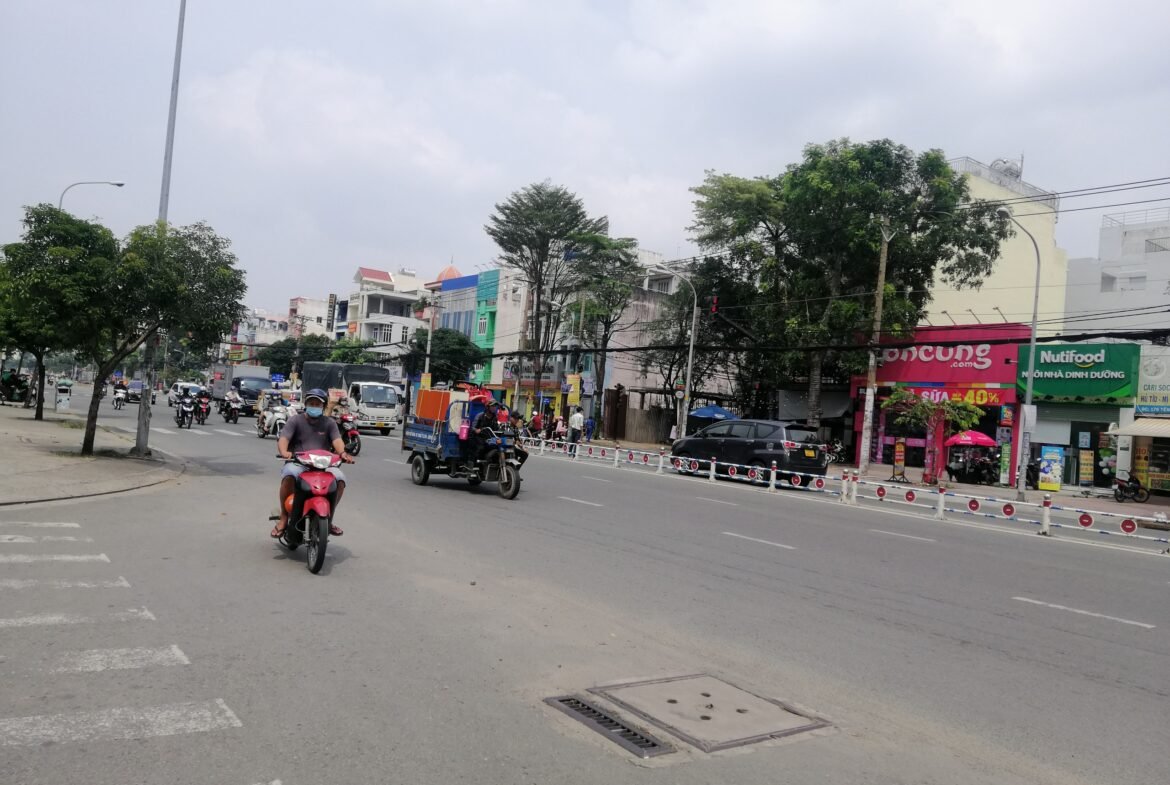 đường tên lửa gần Aeon Bình Tân