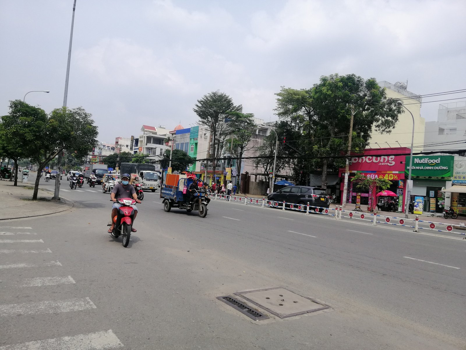 đường tên lửa gần Aeon Bình Tân