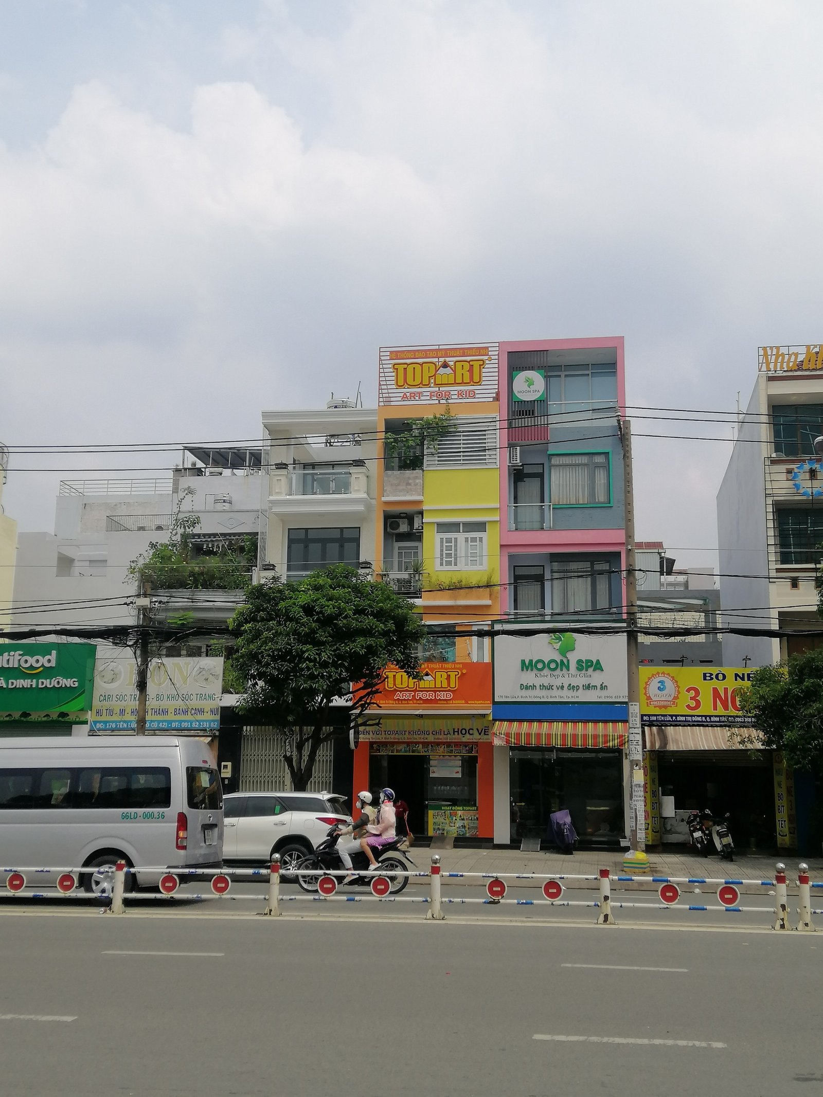 nhà đường tên lửa