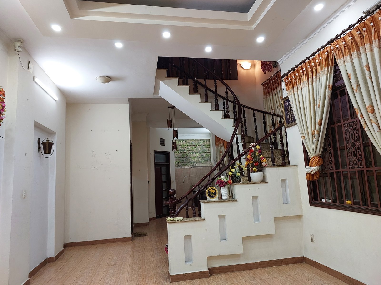 phòng khách mặt tiền Lê Cao Lãng