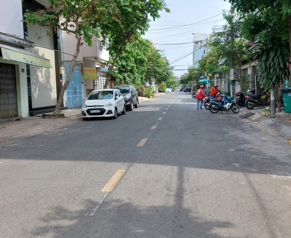 mặt tiền đường Lê Cao Lãng