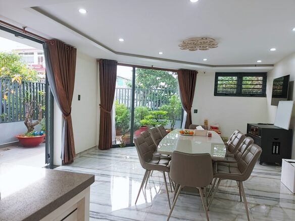 Phòng khách nhà mặt tiền lê cao lãng