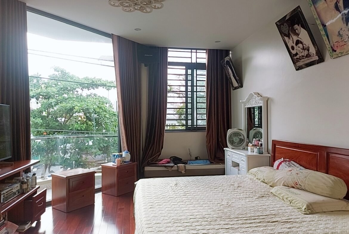 phòng ngủ lớn nhà mặt tiền Lê Cao Lãng