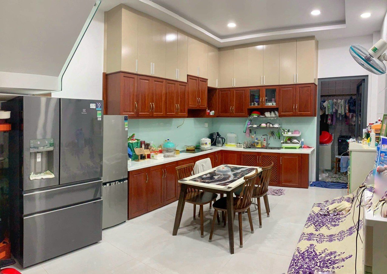 Bán nhà hẻm 5m đường Nguyễn Sơn - nhà bếp, phòng ăn