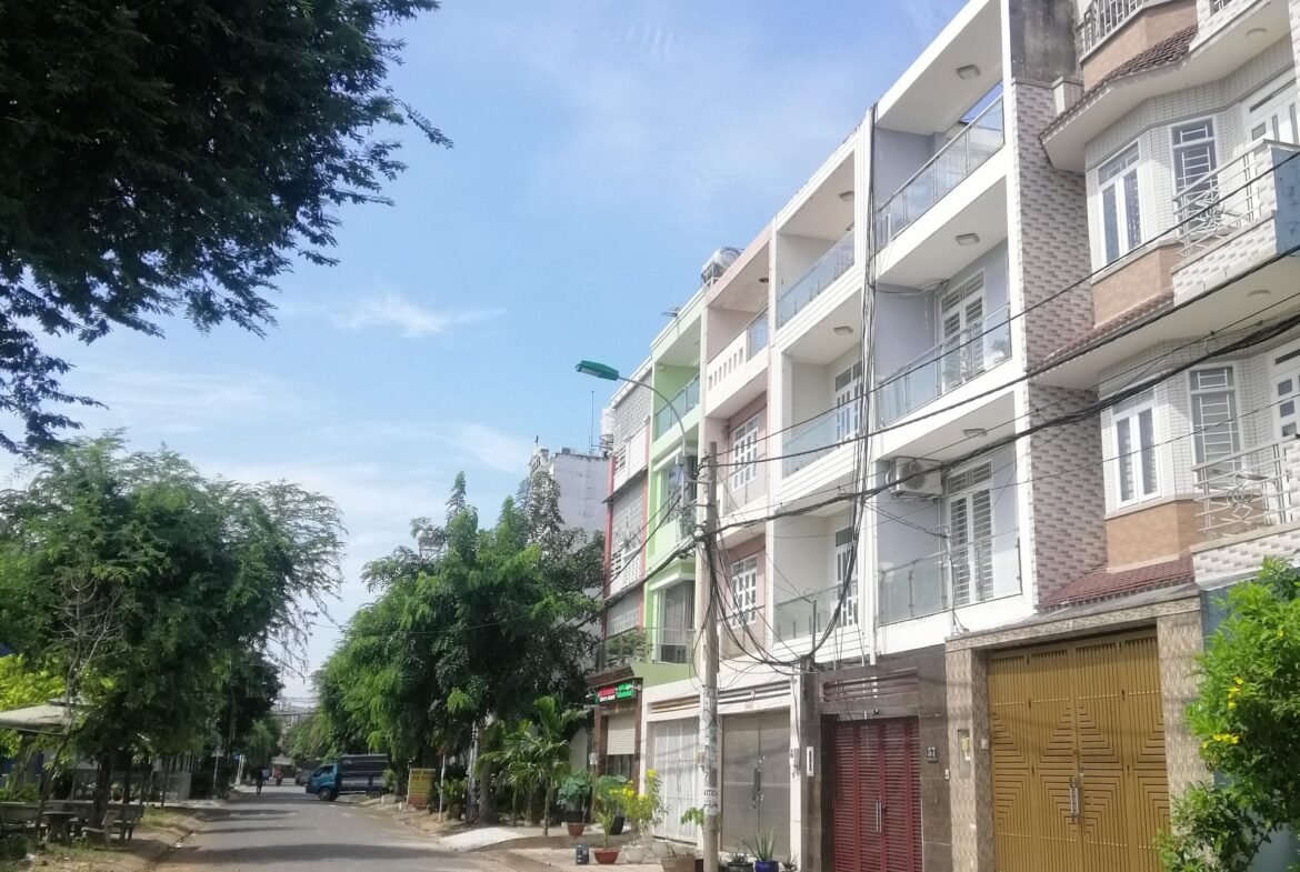 mặt tiền đường 32A khu Ao Sen Tên Lửa