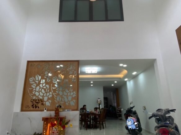 nhà mặt tiền Khuông Việt gần Đầm Sen