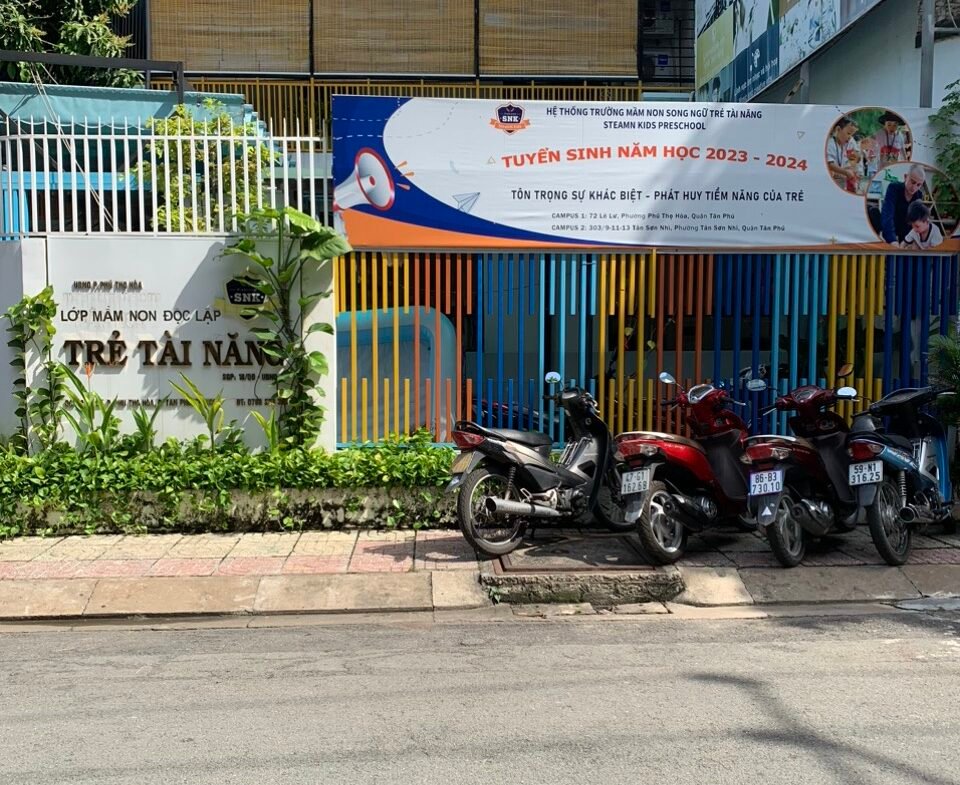 bán nhà mặt tiền Lê Lư 18.5x20m