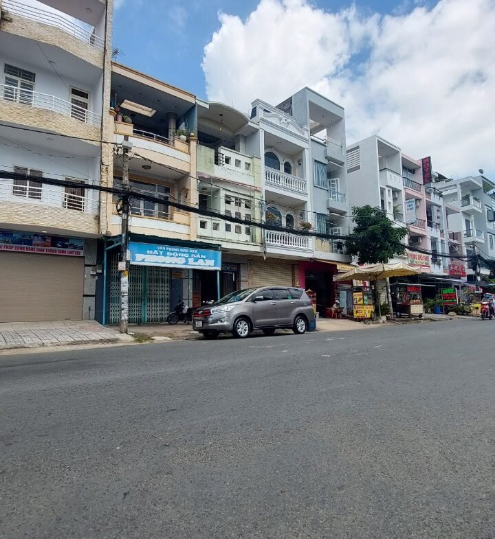 nhà mặt tiền đường 55 khu Tên Lửa