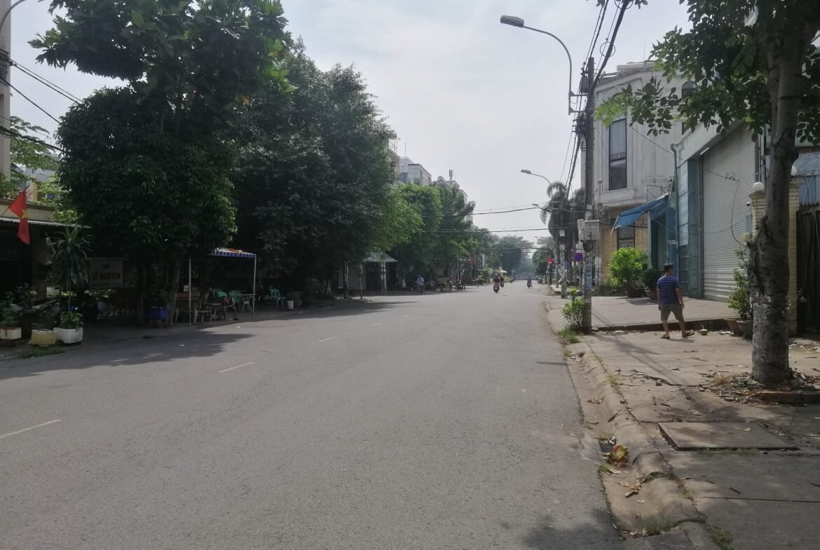 bán nhà mặt tiền đường 50 khu Tên Lửa