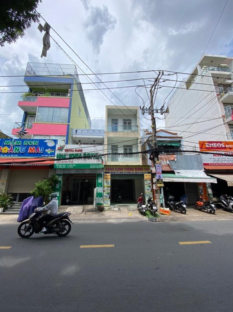 09429BF7F55-B612-4A4C-BF48-55BAF7719308