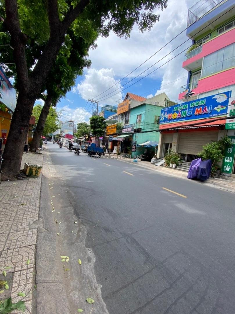 1945B57E5A9-0A19-48E9-B354-CB7BE7C38ADE