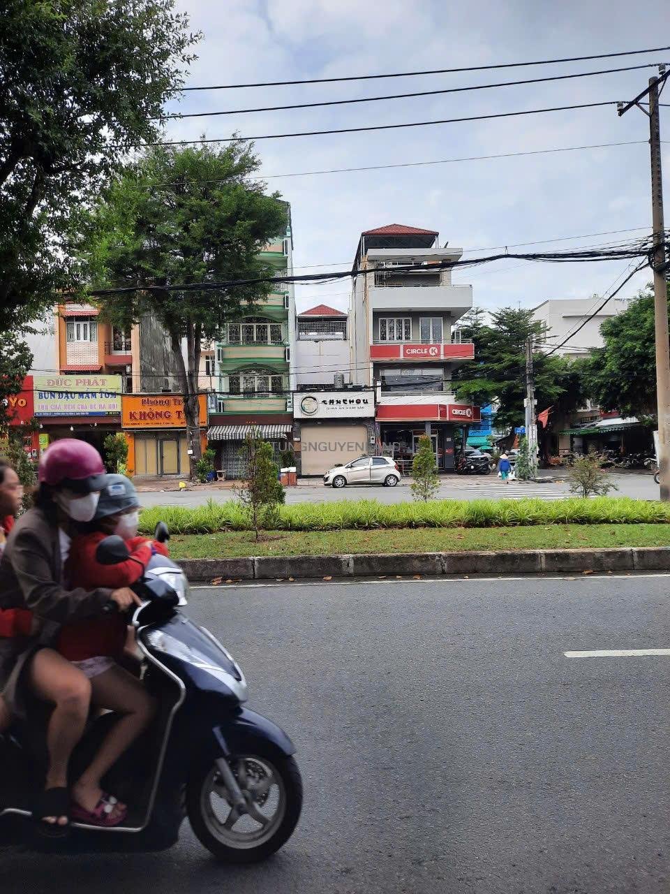 z5806453164684_f446cf6362274ba6f984fa540de0429f