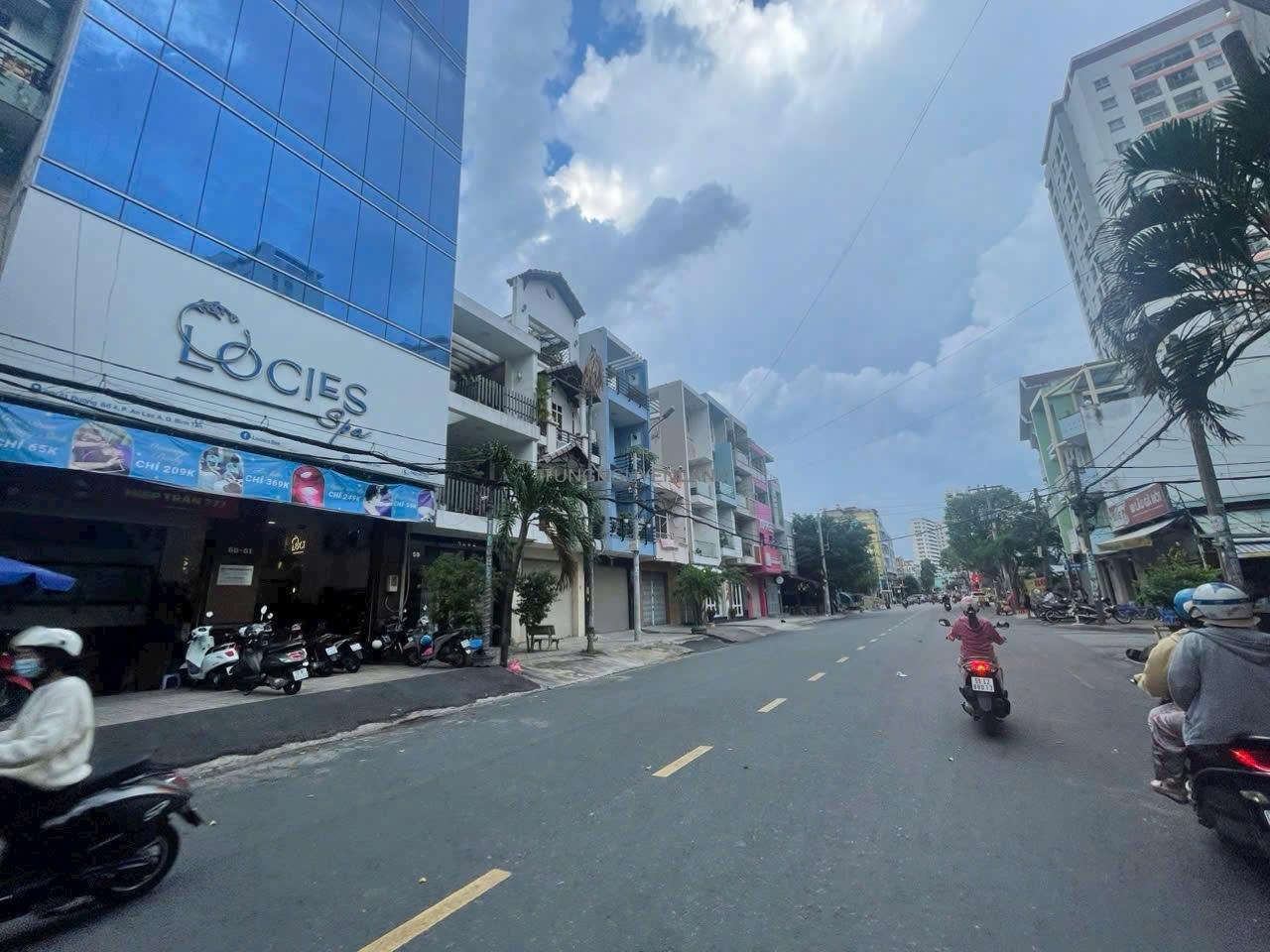 z6298571280706_a4c4d477a8ca0423f86fc3a64f6436eb