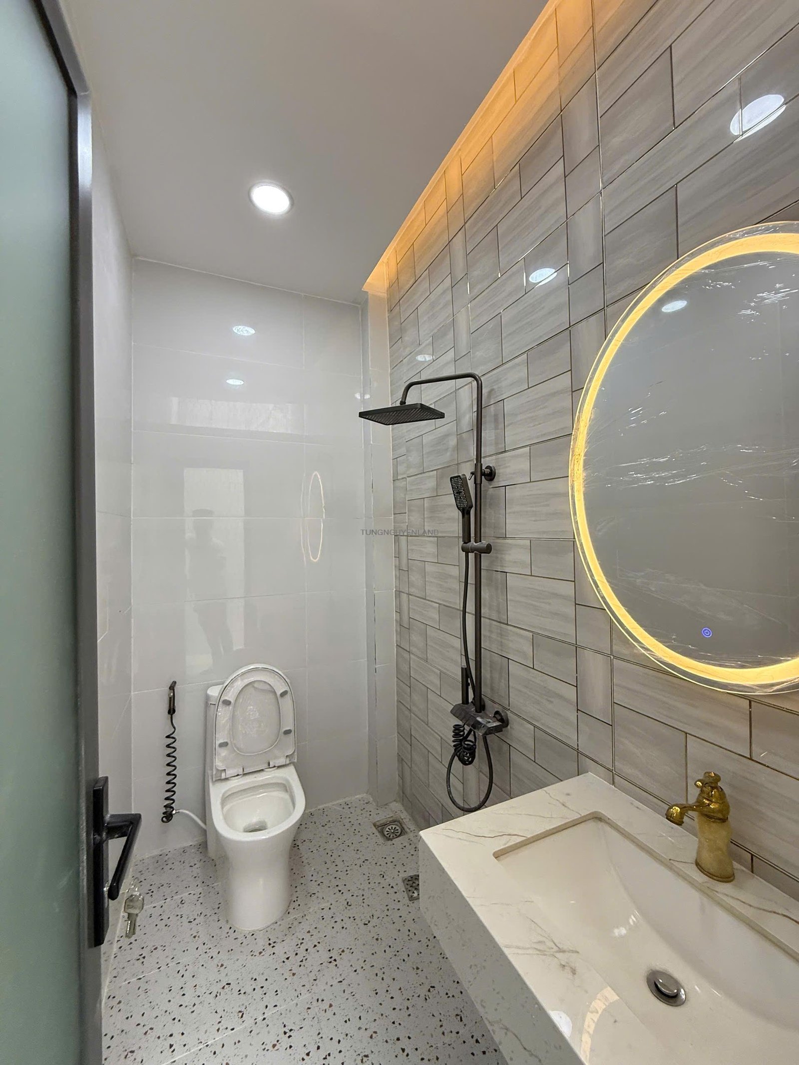 z6897035314351_a5e209eb529f66e1540a556e93c62f58