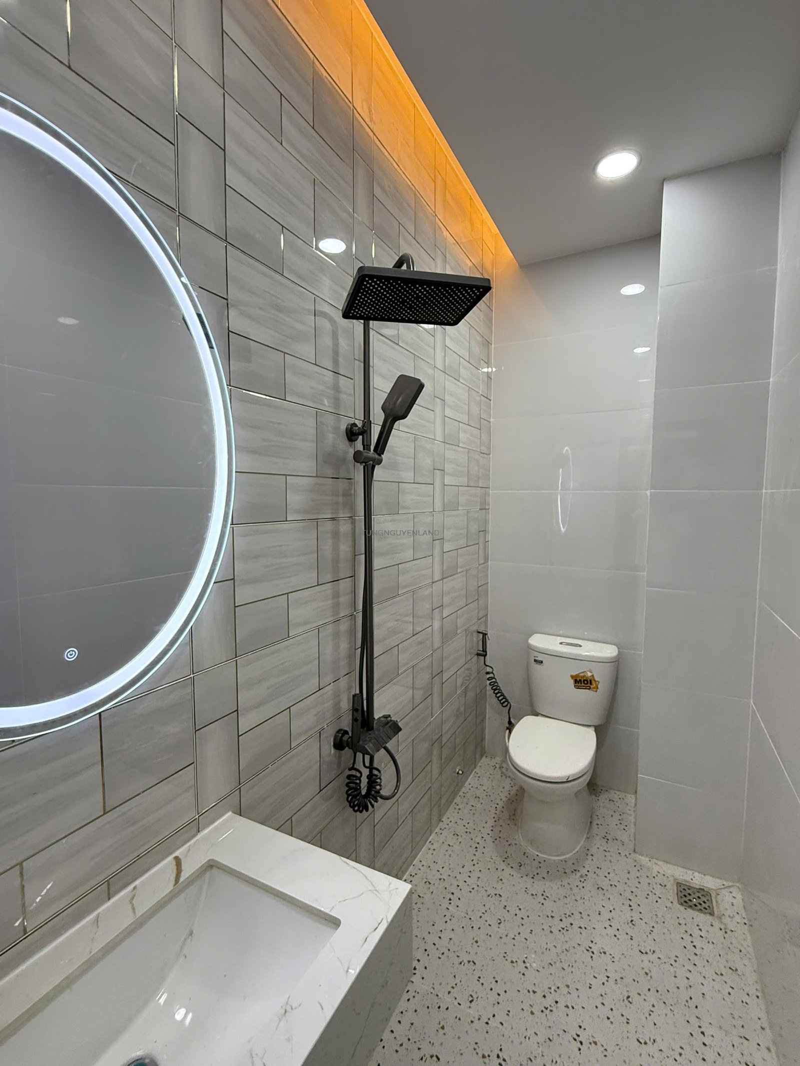 z6897035361631_88a3cc68821d48d28da04affc06a1f23