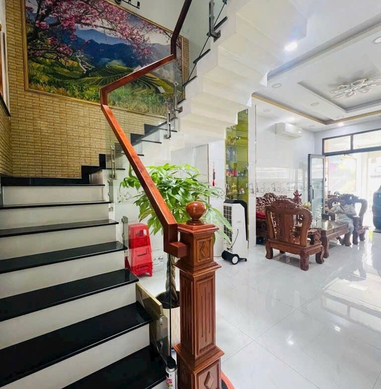 Bán nhà mặt tiền đường Đoàn Phú Tứ 4×20 3 lầu
