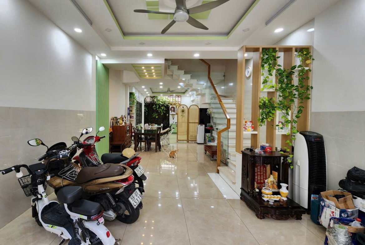 Bán nhà mặt tiền khu Tên Lửa 5mx19m 3 lầu đẹp