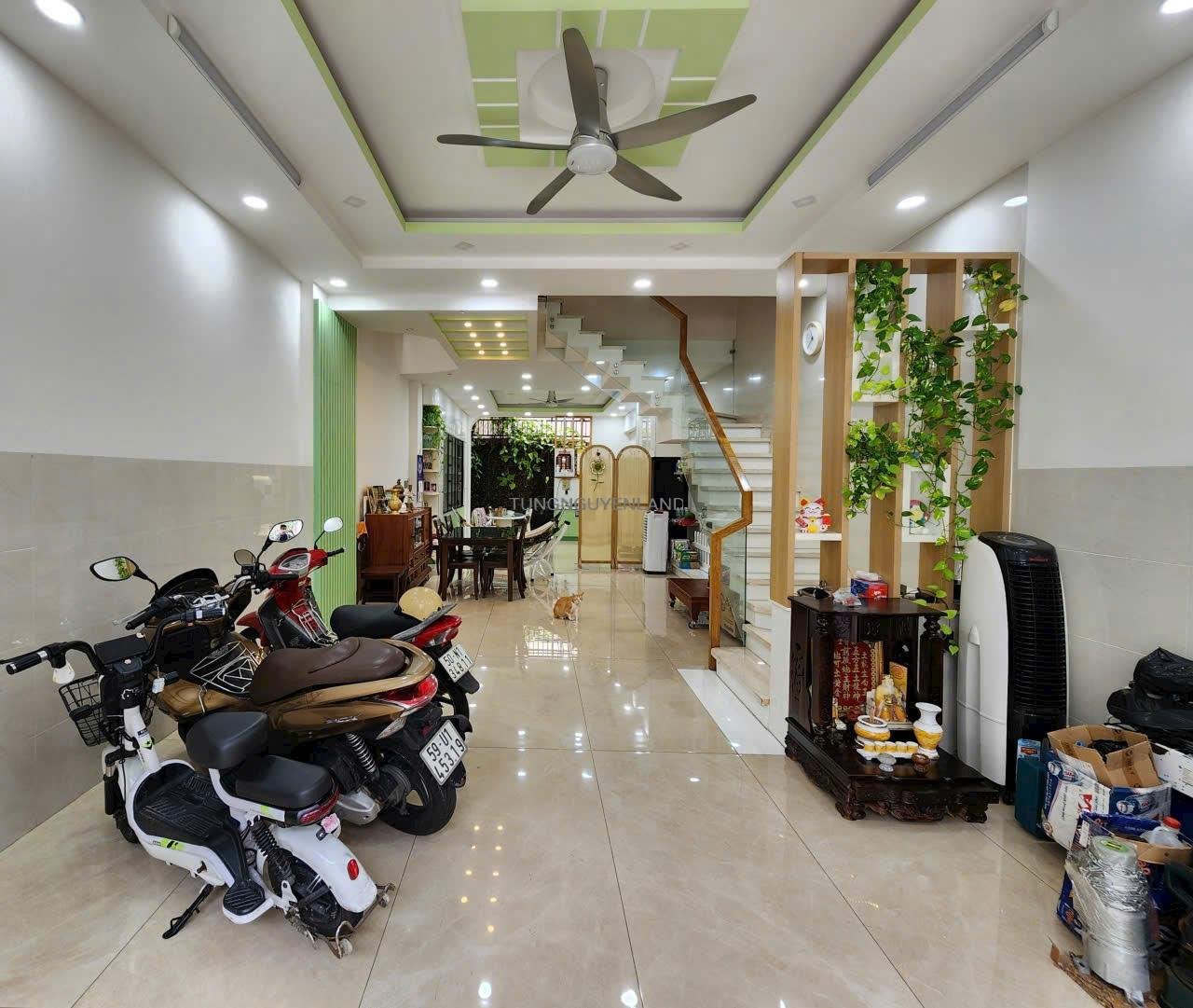 Bán nhà mặt tiền khu Tên Lửa 5mx19m 3 lầu đẹp