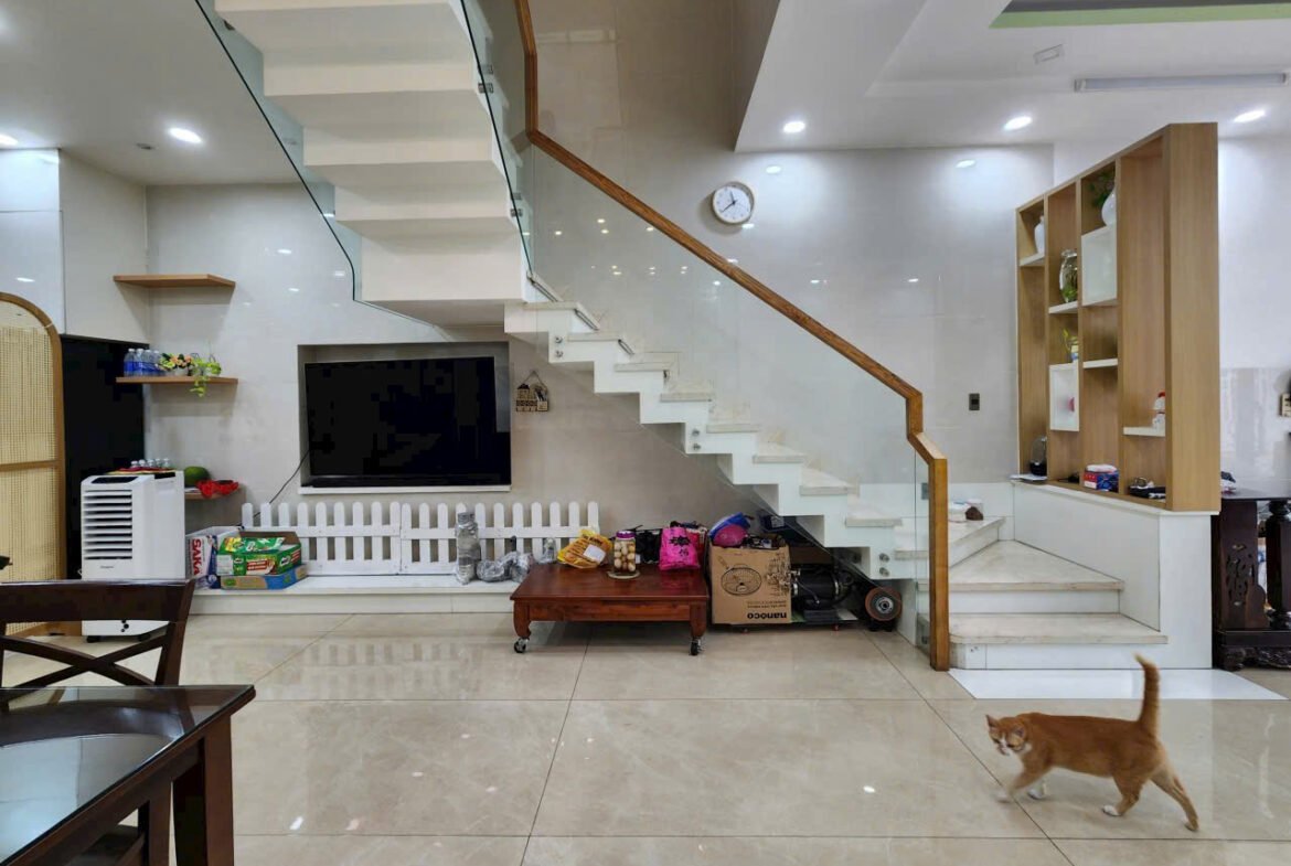 Bán nhà mặt tiền khu Tên Lửa 5mx19m 3 lầu đẹp