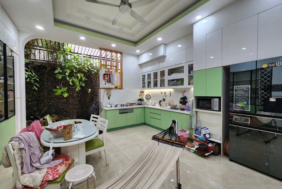 Bán nhà mặt tiền khu Tên Lửa 5mx19m 3 lầu đẹp