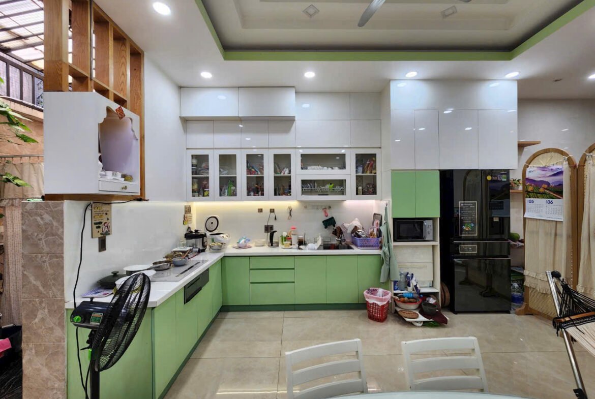 Bán nhà mặt tiền khu Tên Lửa 5mx19m 3 lầu đẹp
