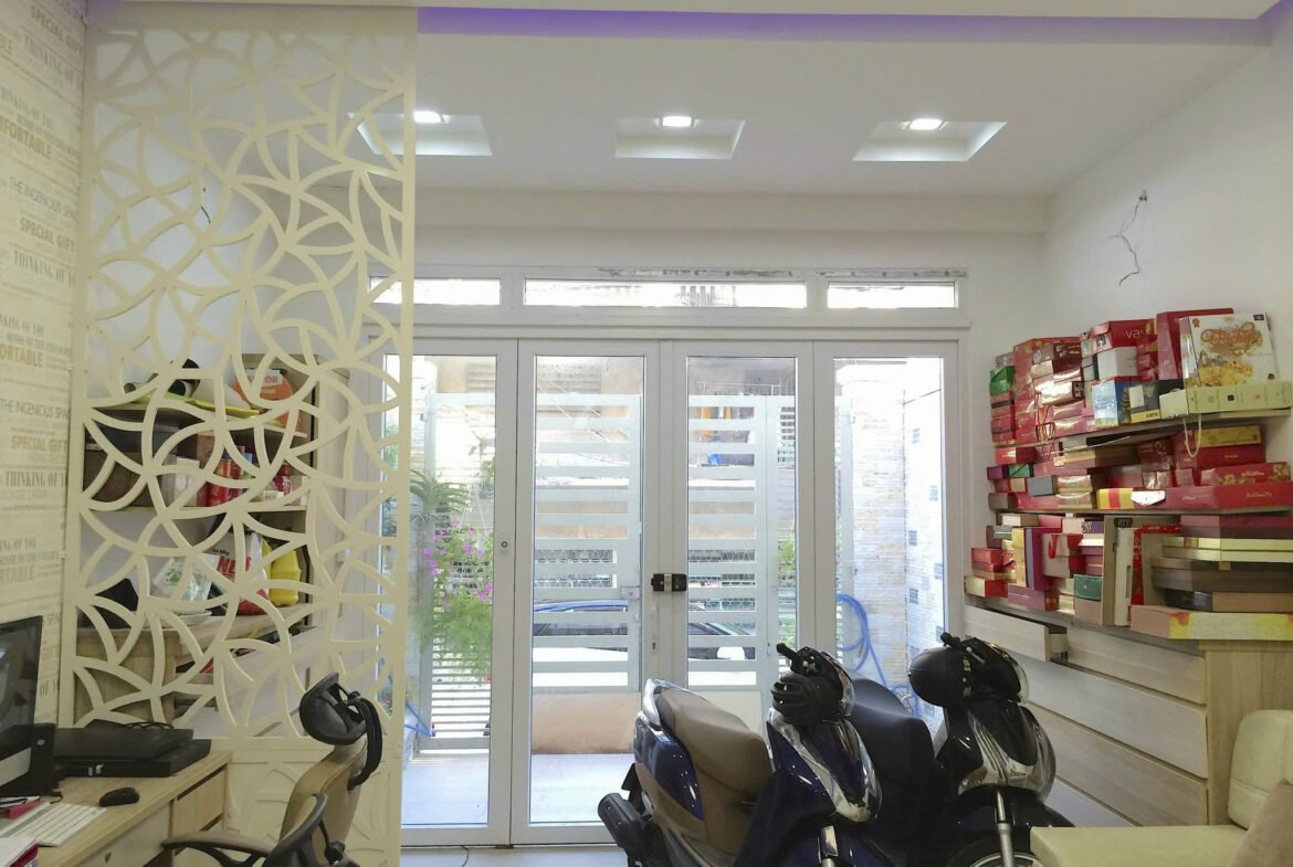 Bán nhà đẹp hẻm 8m đường Kinh Dương Vương 3 lầu P. Phú Lâm