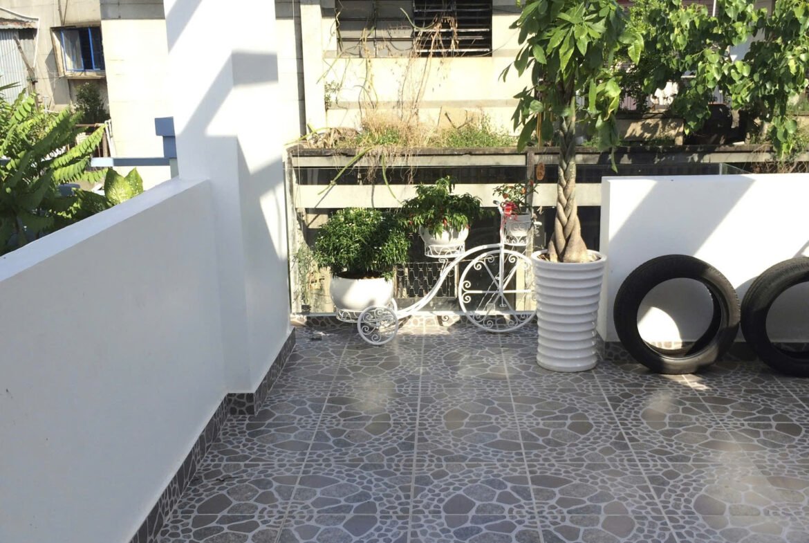 Bán nhà đẹp hẻm 8m đường Kinh Dương Vương 3 lầu P. Phú Lâm