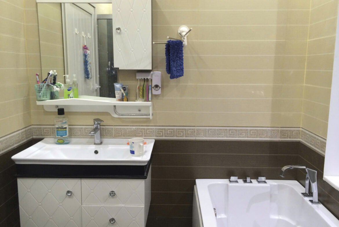 Bán nhà đẹp hẻm 8m đường Kinh Dương Vương 3 lầu P. Phú Lâm