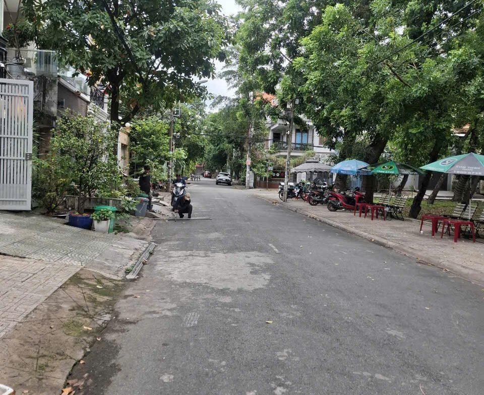 Bán nhà mặt tiền Khu Tên Lửa đối diện công viên 4mx20m 3 lầu đẹp