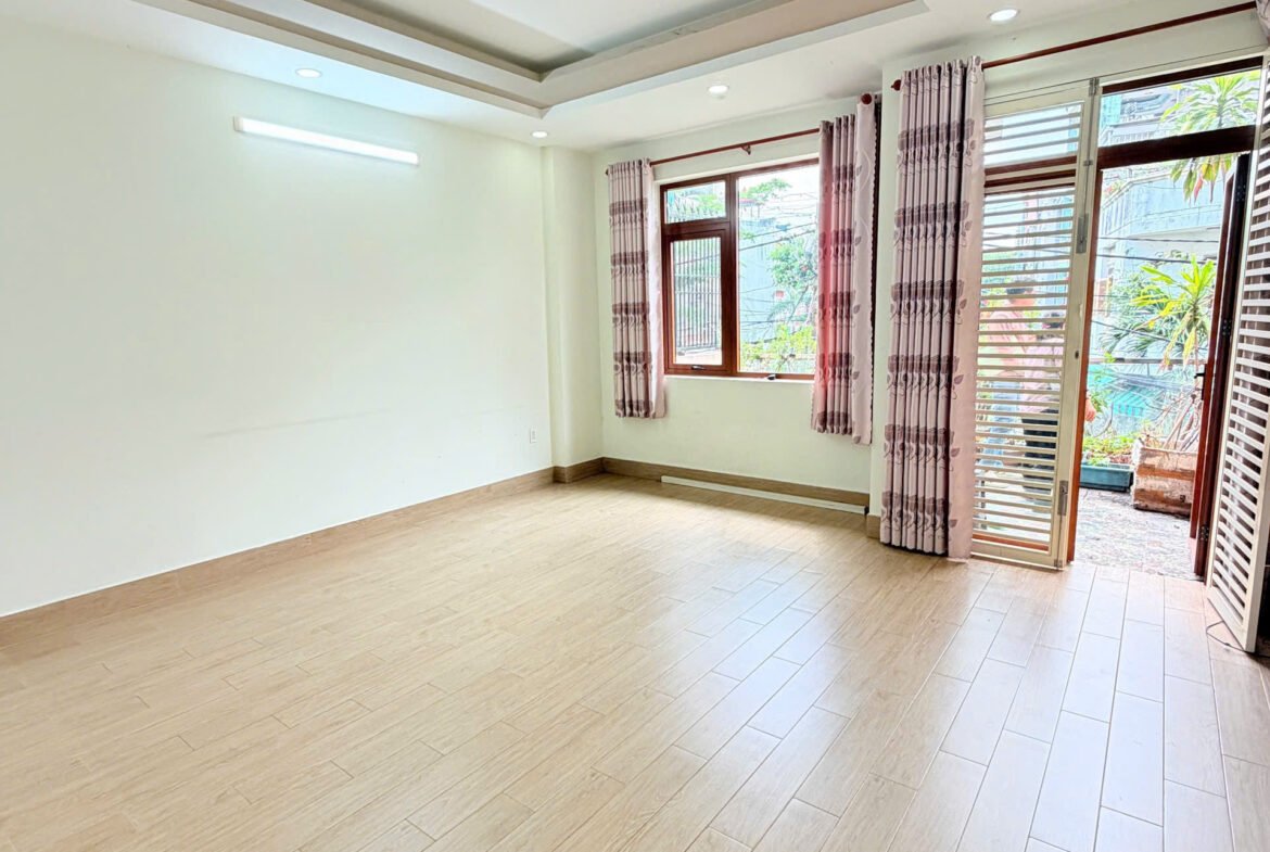 Bán nhà mặt tiền Khu Tên Lửa gần chợ 5mx16m 3 lầu