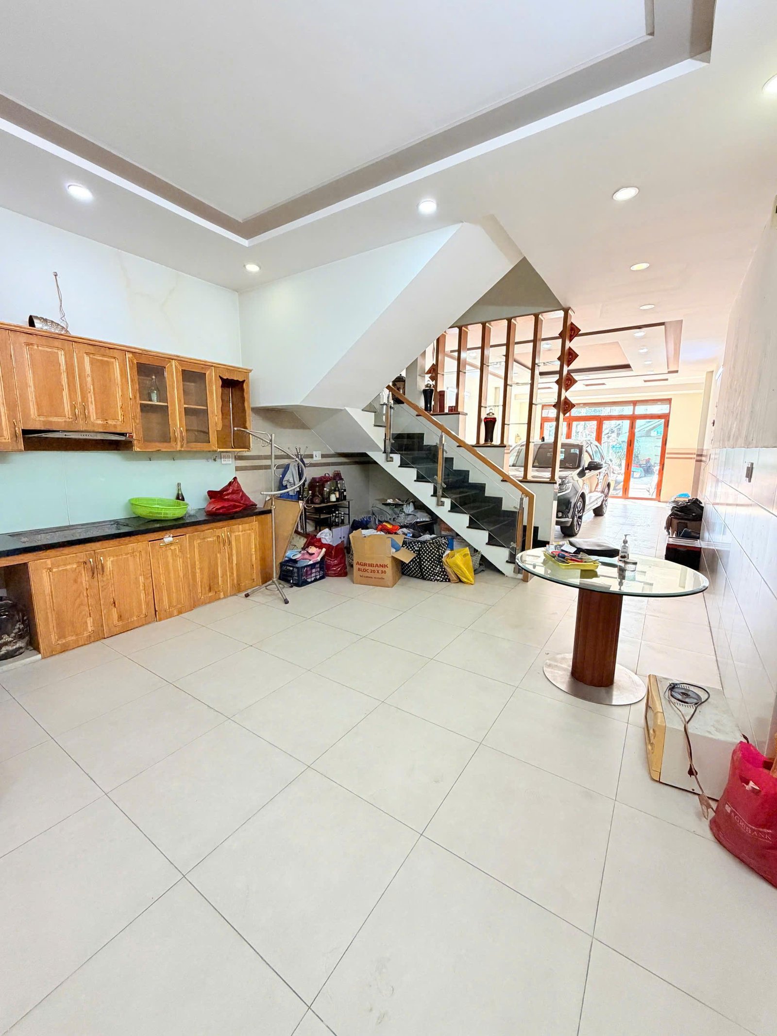 Bán nhà mặt tiền Khu Tên Lửa gần chợ 5mx16m 3 lầu