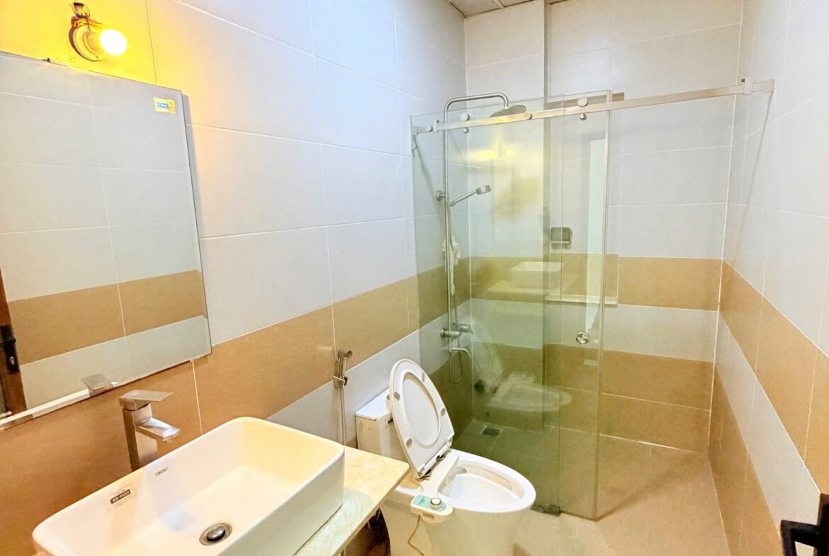 Bán nhà mặt tiền Khu Tên Lửa gần chợ 5mx16m 3 lầu