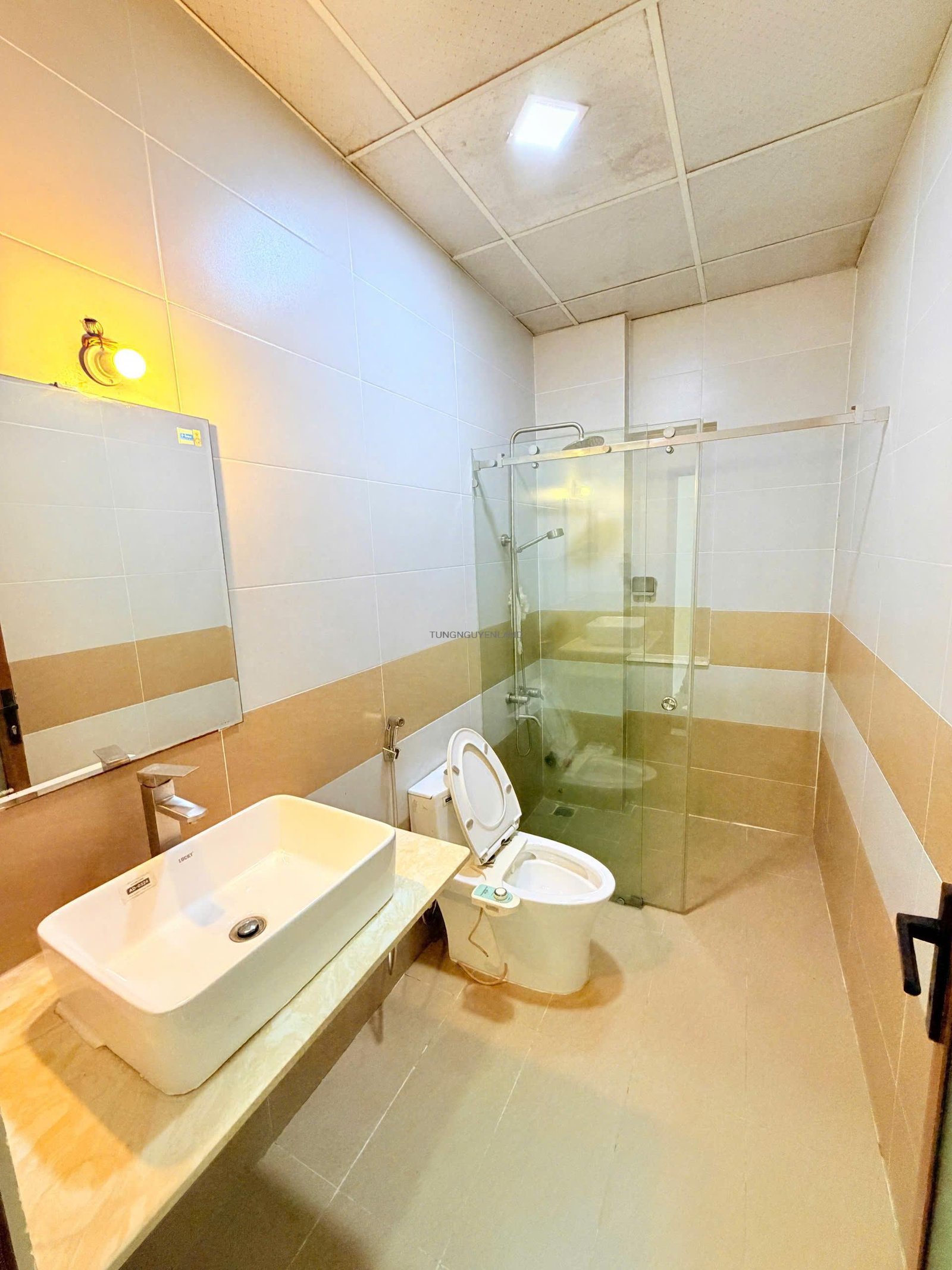 Bán nhà mặt tiền Khu Tên Lửa gần chợ 5mx16m 3 lầu