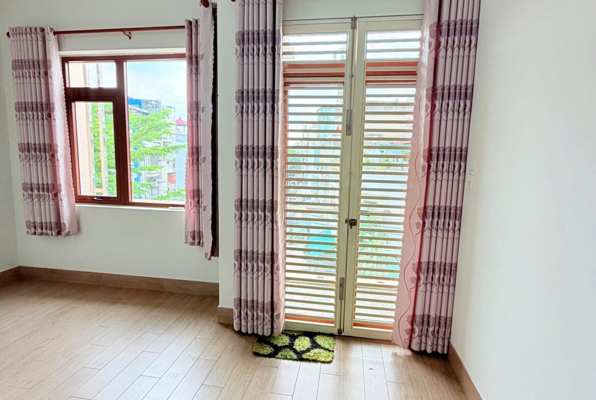 Bán nhà mặt tiền Khu Tên Lửa gần chợ 5mx16m 3 lầu