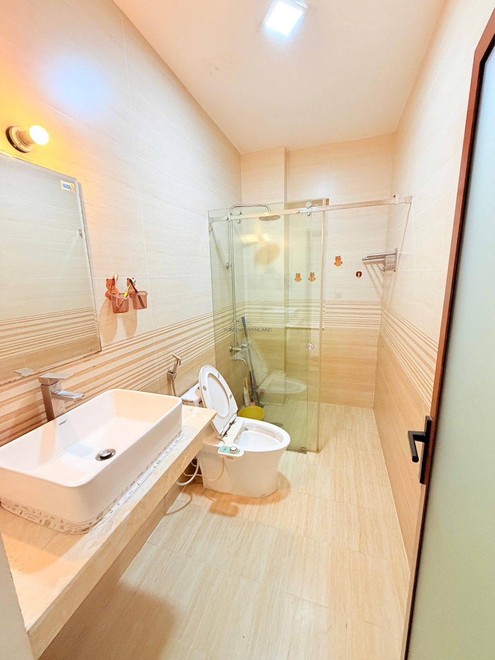 Bán nhà mặt tiền Khu Tên Lửa gần chợ 5mx16m 3 lầu