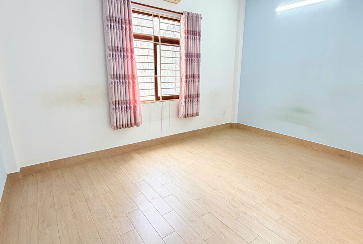Bán nhà mặt tiền Khu Tên Lửa gần chợ 5mx16m 3 lầu