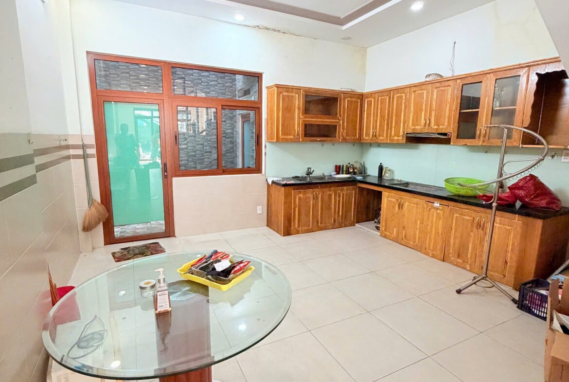 Bán nhà mặt tiền Khu Tên Lửa gần chợ 5mx16m 3 lầu