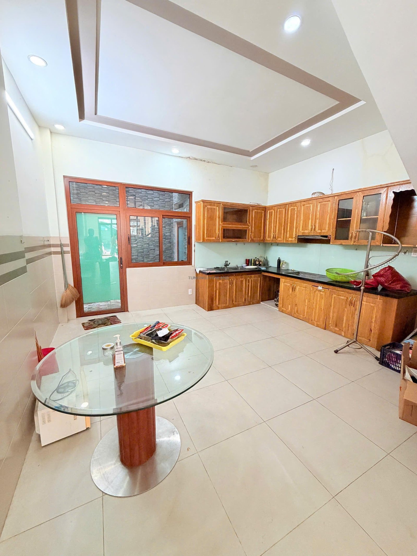 Bán nhà mặt tiền Khu Tên Lửa gần chợ 5mx16m 3 lầu
