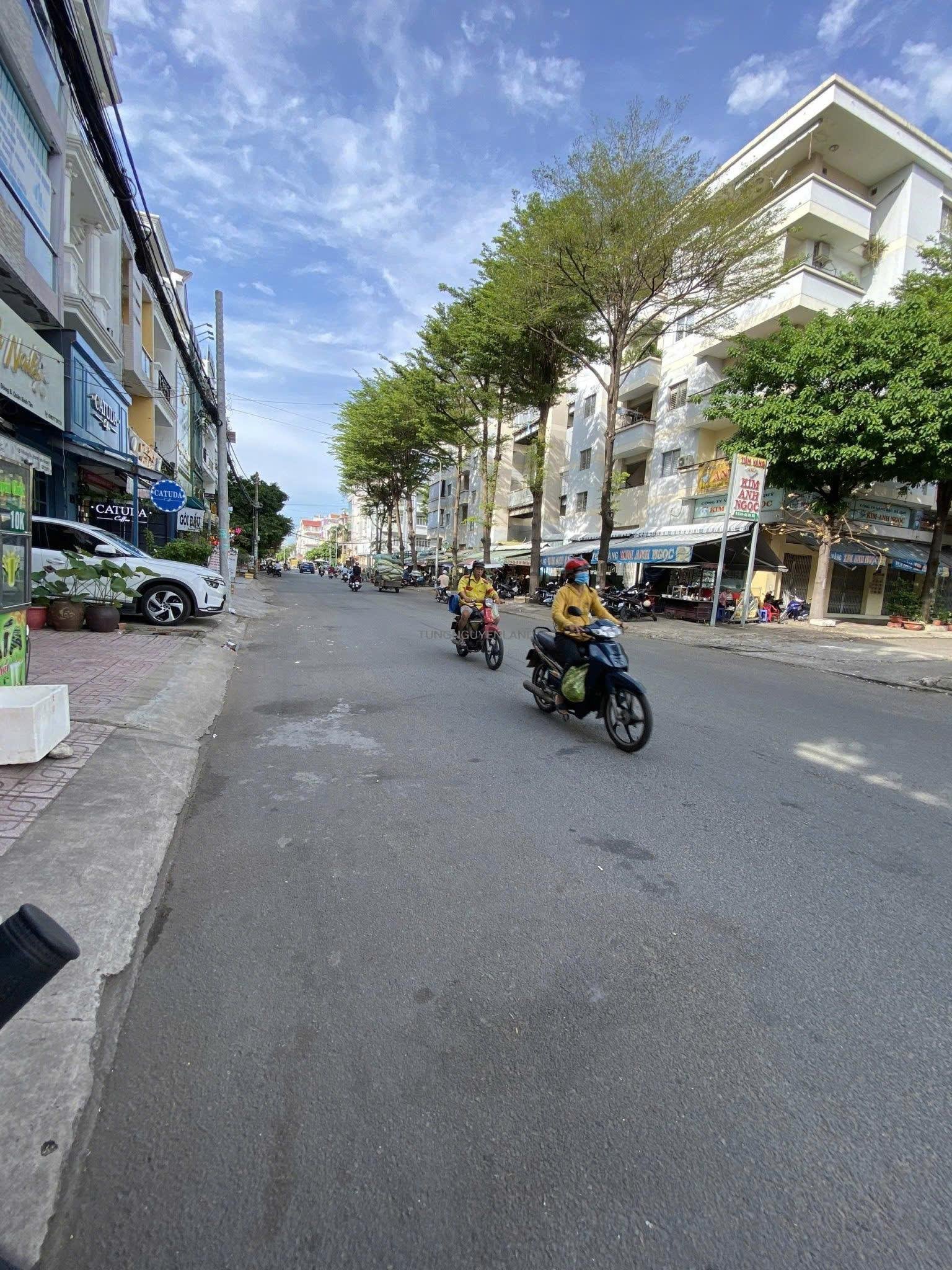 Bán nhà mặt tiền KD đường số 6 Khu Tên Lửa 5mx18m 3 lầu gần chợ Da Sà