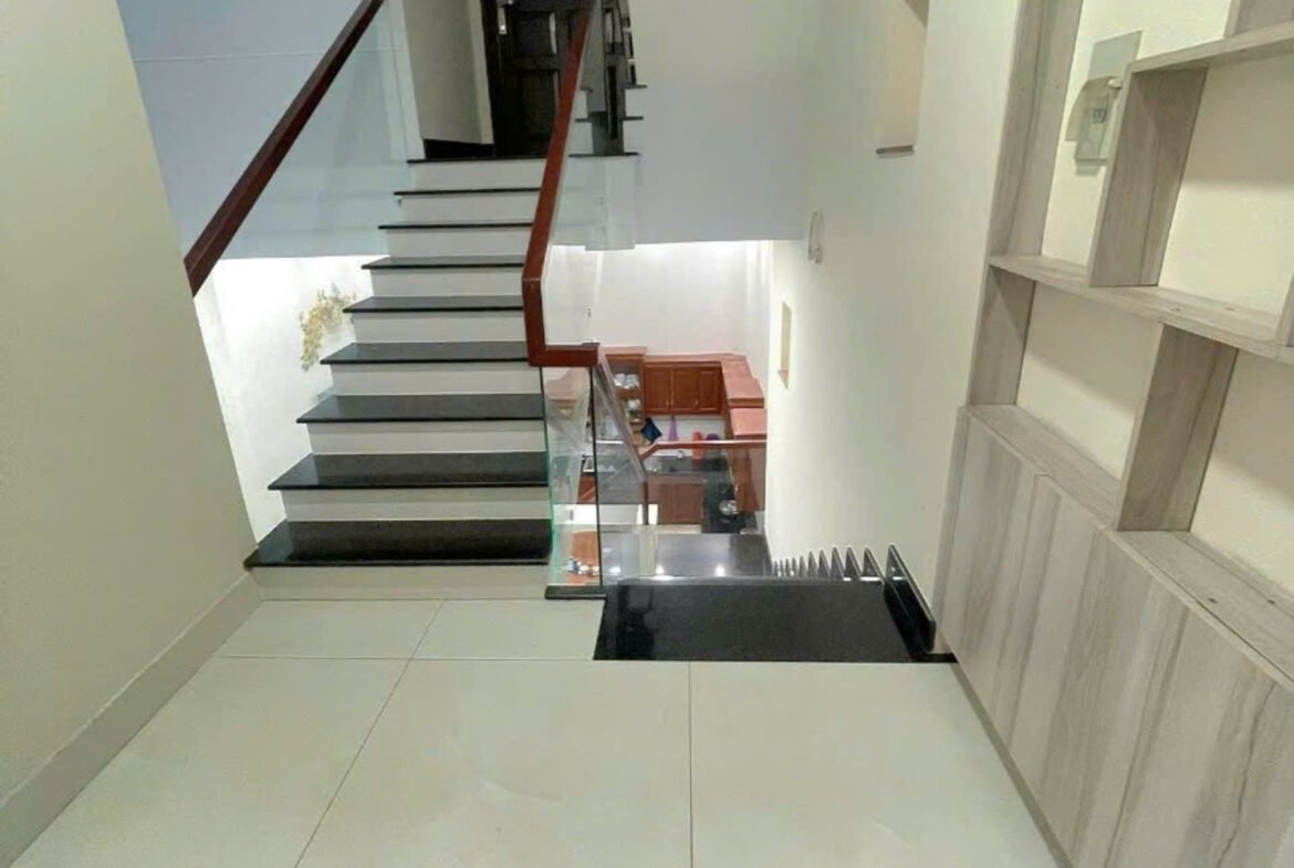 Bán nhà mặt tiền KD đường số 6 Khu Tên Lửa 5mx18m 3 lầu gần chợ Da Sà