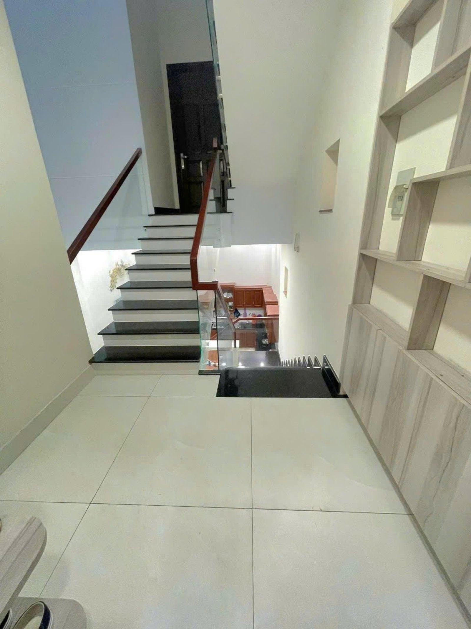 Bán nhà mặt tiền KD đường số 6 Khu Tên Lửa 5mx18m 3 lầu gần chợ Da Sà
