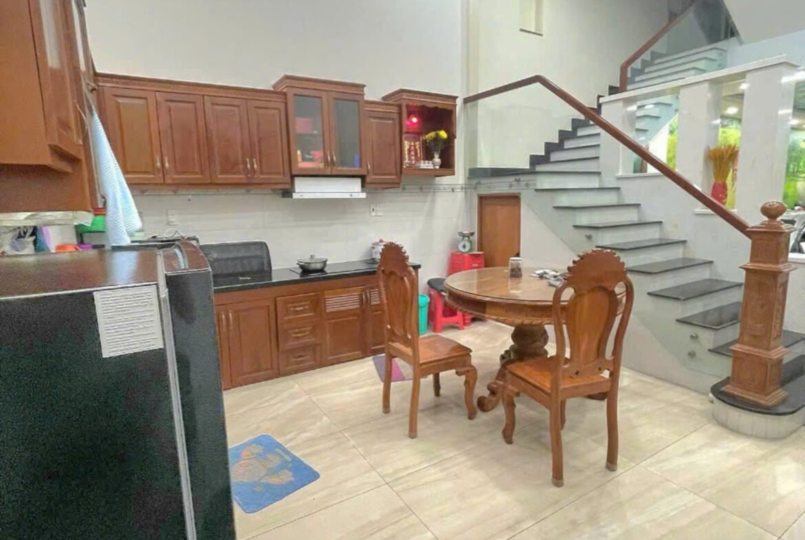 Bán nhà mặt tiền KD đường số 6 Khu Tên Lửa 5mx18m 3 lầu gần chợ Da Sà