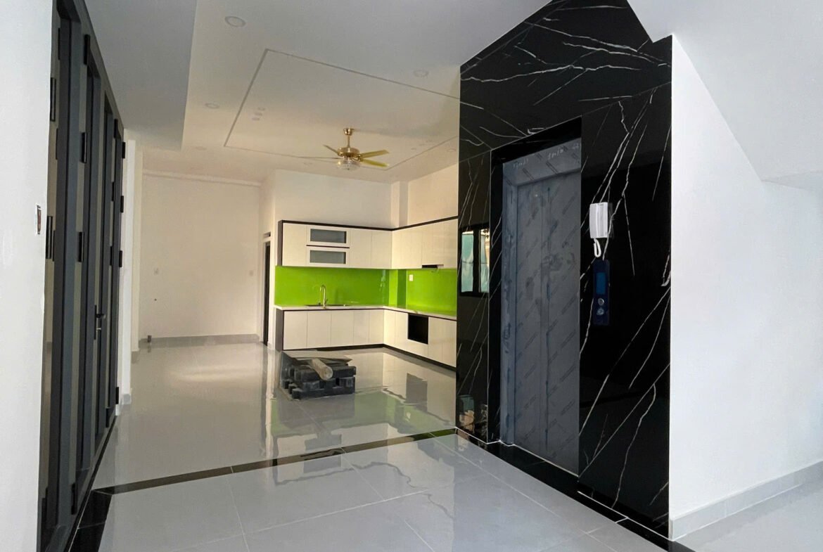 Bán nhà góc 2 mặt tiền khu Ao Sen Tên Lửa 5mx20m 3 lầu