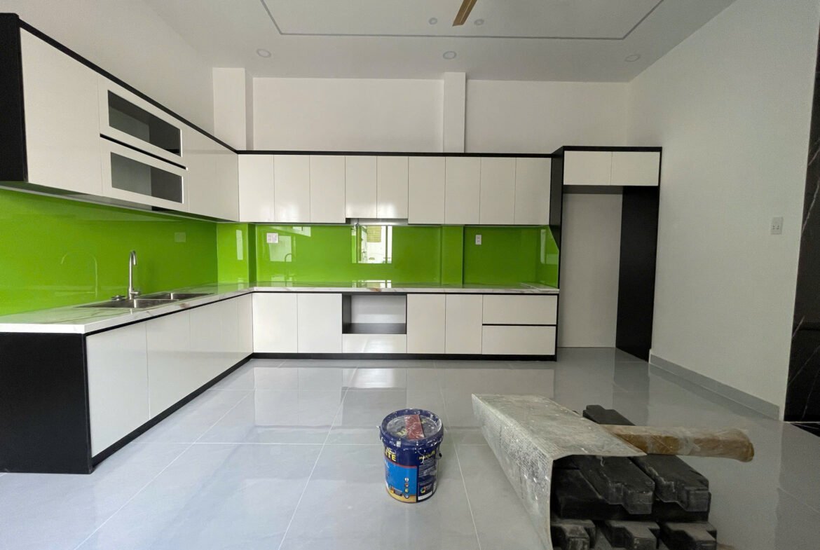 Bán nhà góc 2 mặt tiền khu Ao Sen Tên Lửa 5mx20m 3 lầu