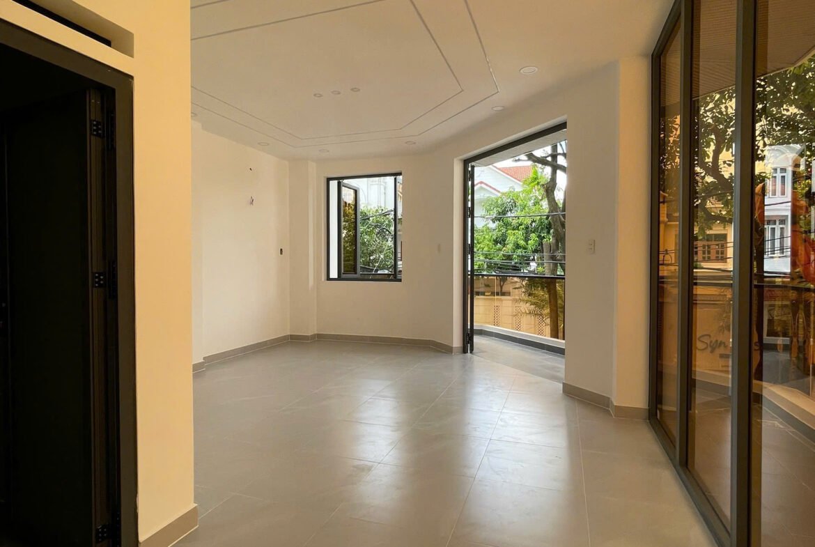 Bán nhà góc 2 mặt tiền khu Ao Sen Tên Lửa 5mx20m 3 lầu