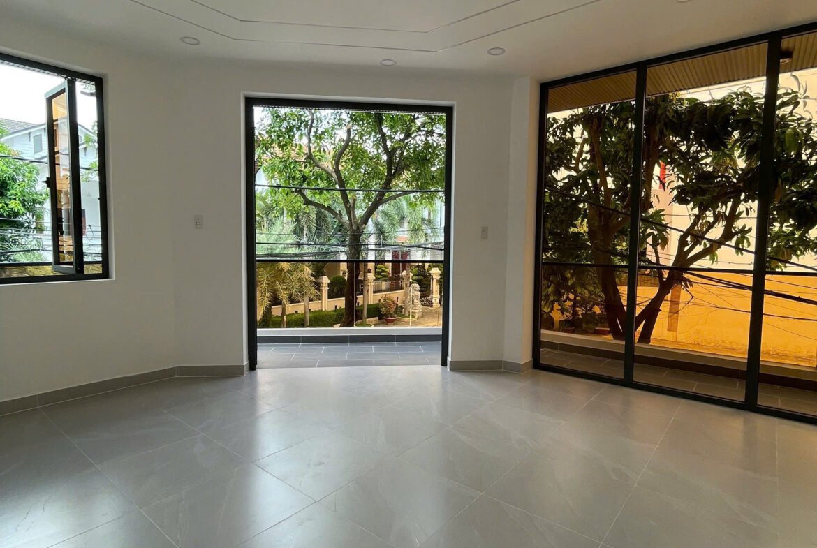 Bán nhà góc 2 mặt tiền khu Ao Sen Tên Lửa 5mx20m 3 lầu