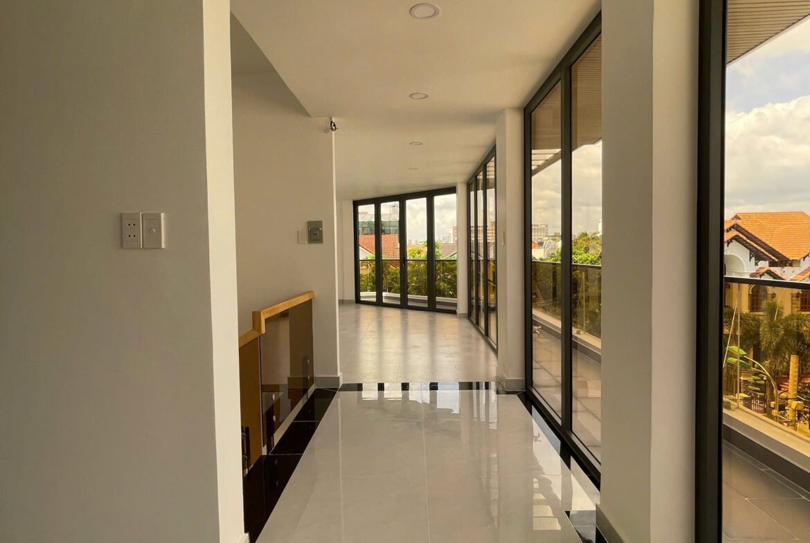 Bán nhà góc 2 mặt tiền khu Ao Sen Tên Lửa 5mx20m 3 lầu