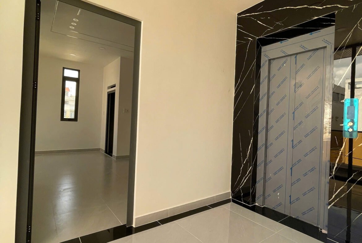 Bán nhà góc 2 mặt tiền khu Ao Sen Tên Lửa 5mx20m 3 lầu
