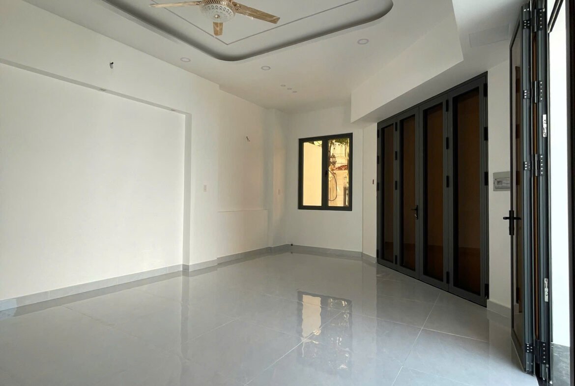 Bán nhà góc 2 mặt tiền khu Ao Sen Tên Lửa 5mx20m 3 lầu